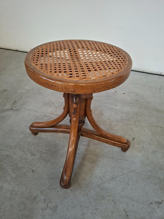 Image 1 of Taburete de piano en haya curvada y paja de Viena