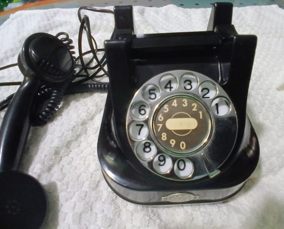 Image 1 of Téléphone à cadran rotatif vintage en bakélite noire RTT 56 par ATEA Anvers - Entièrement fonctionnel et en parfait état
