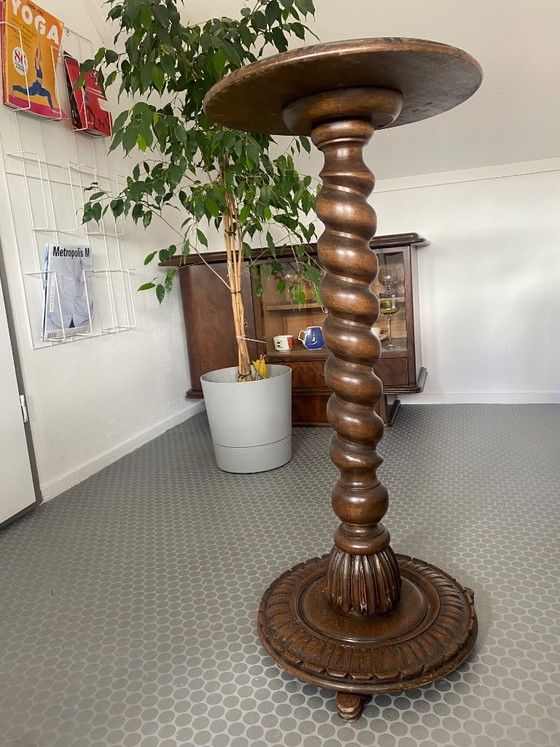 Image 1 of Bijzettafel - Antieke houten plantenzuil met mooie gedraaide voet