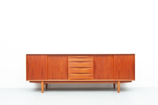 Groot teakhouten dressoir uit Dyrlund, jaren 60