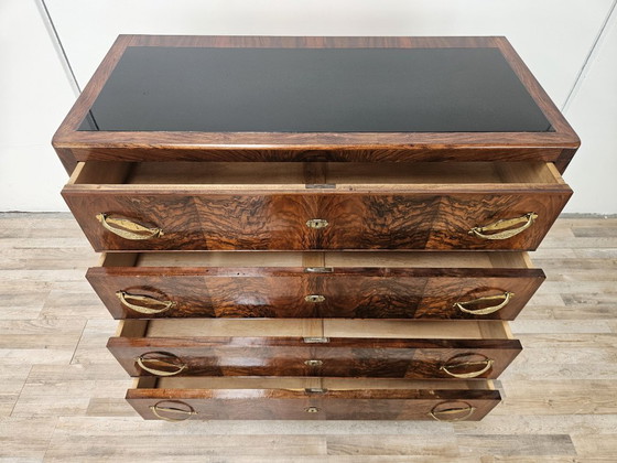 Image 1 of Commode Art Déco des années 1940 en loupe de noyer avec plateau en verre noir