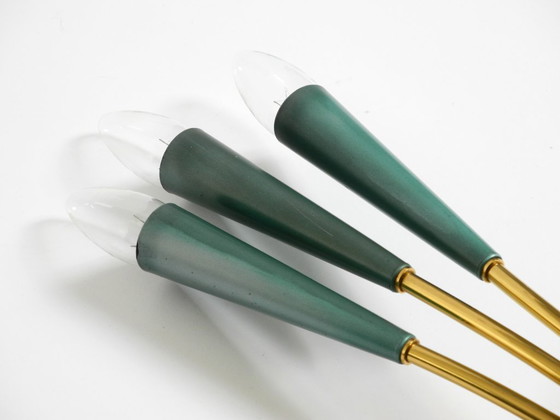 Image 1 of Bellissima lampada da parete conica a 3 luci in stile Mid-Century Modern in ottone