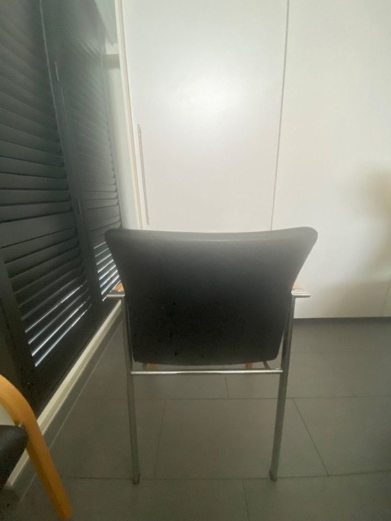 Image 1 of Leolux dining room chairs 4 pieces