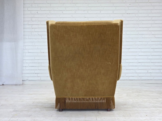 Image 1 of Deense fauteuil met hoge rugleuning uit de jaren 70, bekleed met honinggeel meubelvelours.
