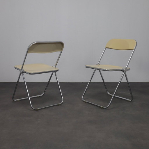 Par de sillas plegables Plia diseñadas por Giancarlo Piretti para Castelli, década de 1970.