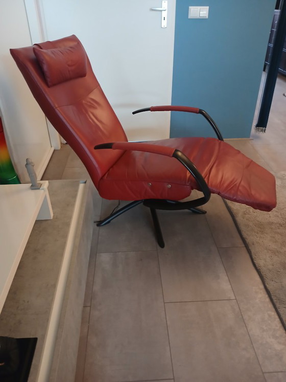 2 poltrone in pelle rossa – Leather, Metal (photo 4 of 6)