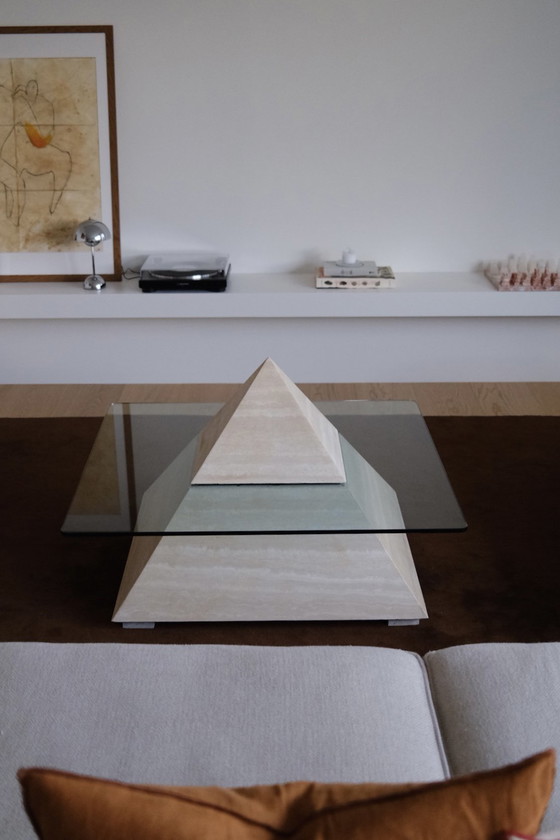 Table basse pyramide vintage postmoderne en travertin (années 1980) – Tables basses, Glass, Marble (photo 2 of 5)