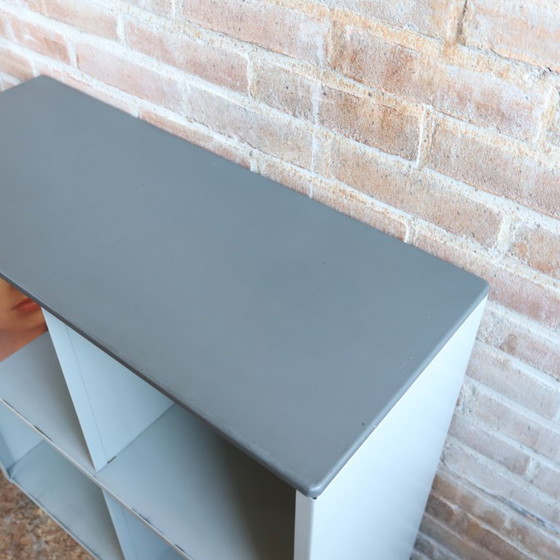 Image 1 of Vitrine vintage en métal pour disques vinyles et tourne-disques