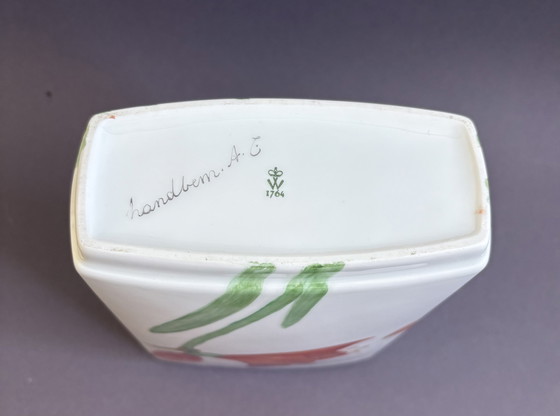 Image 1 of Vase Vintage Wallendorf Amaryllis peint à la main