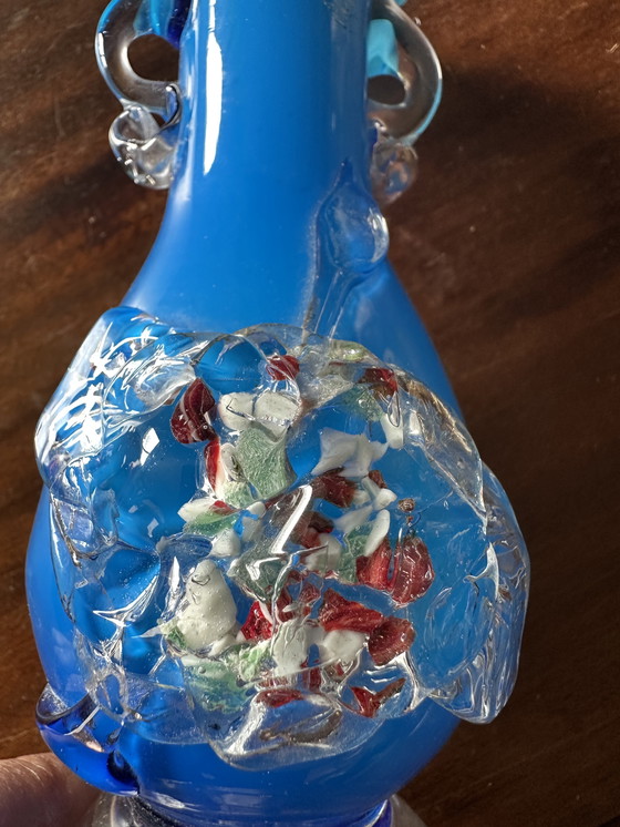 Image 1 of Vase in Pontil glass - Blue - White - Floral decoration and handles - Handmade H 17 cm