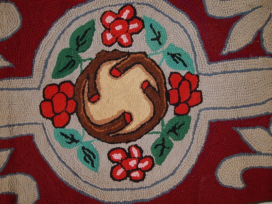 Image 1 of Handgemaakt antiek Amerikaans gehaakt tapijt 2,2' x 4,4' (67 cm x 135 cm) jaren 1930 - 1C341
