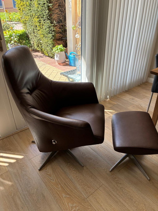Relaxfauteuil en hocker.