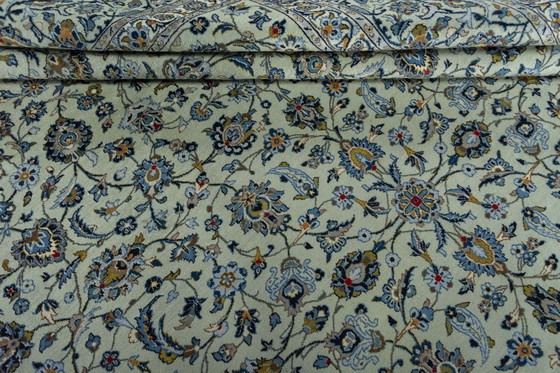 Image 1 of Signed Kashan cork - 397 x 306 cm - Pistachio green