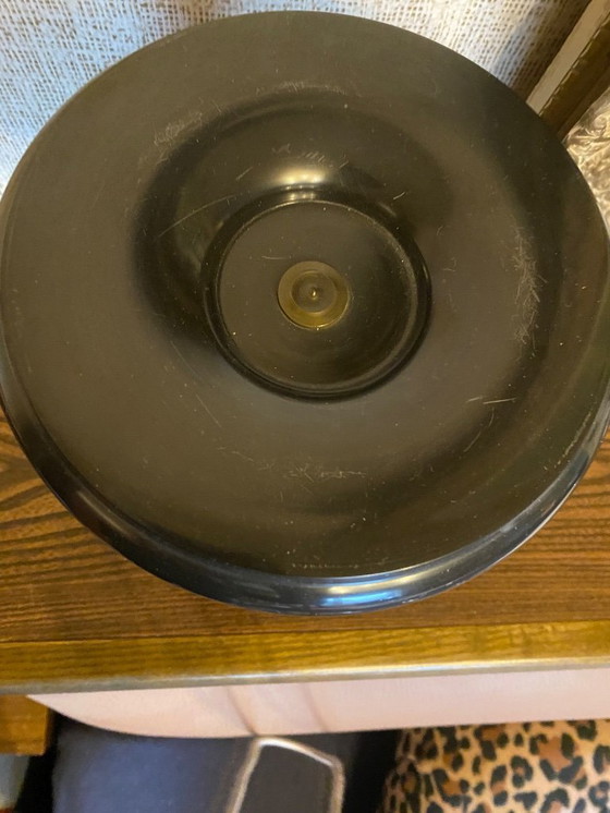 Image 1 of Dos cuencos de mármol de un juego de repisa de chimenea