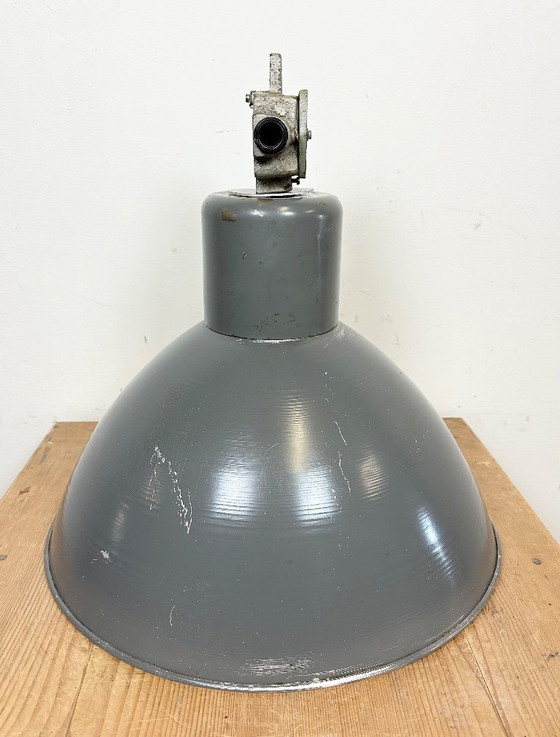 Image 1 of Graue industrielle Aluminium-Pendelleuchte von Polam Wilkasy, 1960er Jahre