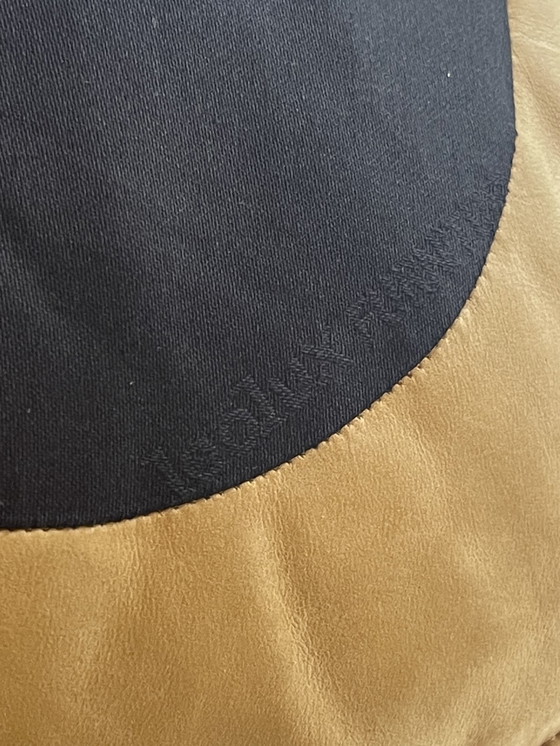 Image 1 of Fauteuil Pode Tresto en magnifique cuir naturel Neron