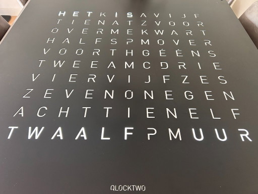 QLOCKTWO EARTH 90 – Pimienta negra – 90x90 cm – klokken, Metal (photo 2 of 4)