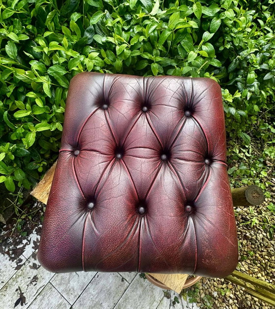 Vintage 1970s Chesterfield red leather footrest – Footstools & poufs, Wood (photo 3 of 12)