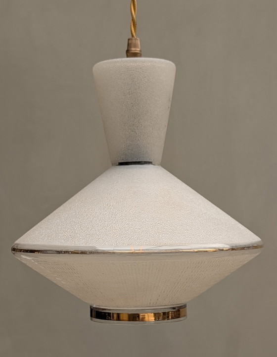 Image 1 of Lampada a sospensione francese in vetro satinato degli anni '60