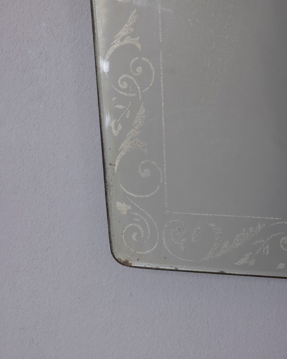 Vintage Italiaanse design wandspiegel uit de jaren 1940 met gedecoreerd glas. (photo 3 of 12)