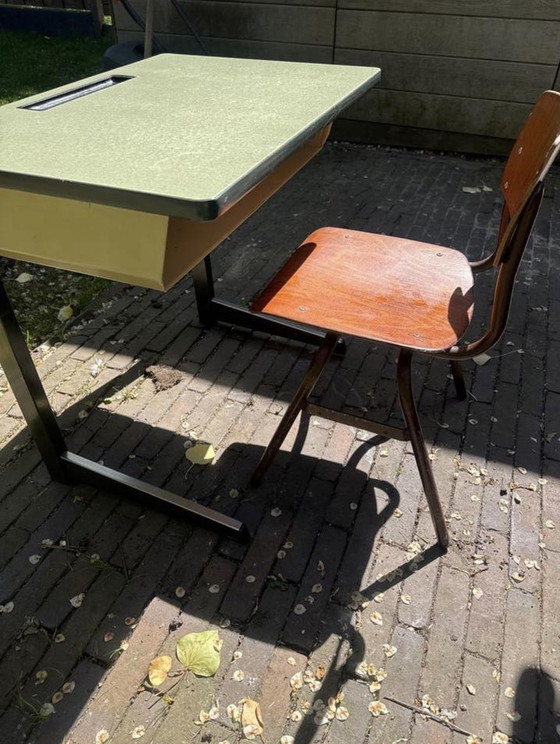 Image 1 of Retro schoolbankje met bijpassend stoeltje