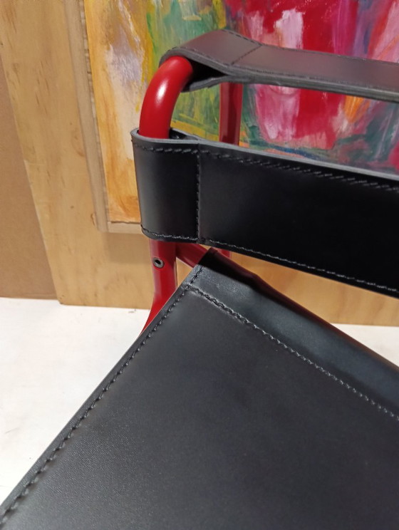 Image 1 of Bolso Knoll Wassily B3 rojo mate, nuevo-usado, en piel negra, de Marcel Breuer.