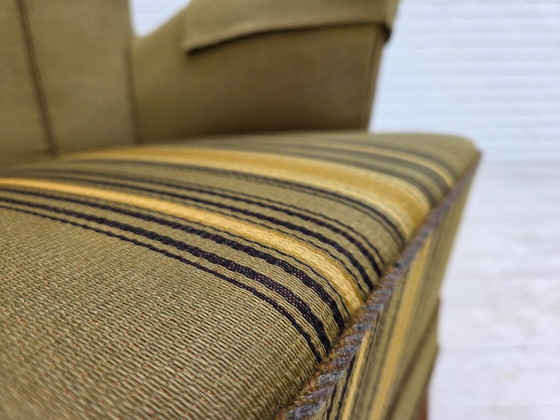 Image 1 of Sillón danés de respaldo alto de la década de 1960, tapizado original en lana verde.