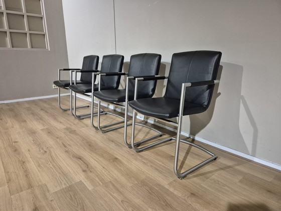 Image 1 of 4 sillas de comedor Henders and Hazel - Negras - Cuero - Diseño