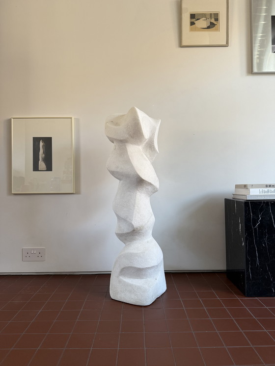 Image 1 of Stehende Granit-Stein-Skulptur