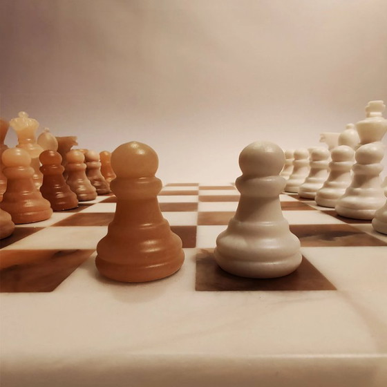 Image 1 of Jeu d'échecs de luxe vintage des années 1970 en albâtre italien sculpté à la main de Volterra - blanc et agate naturelle (brune)