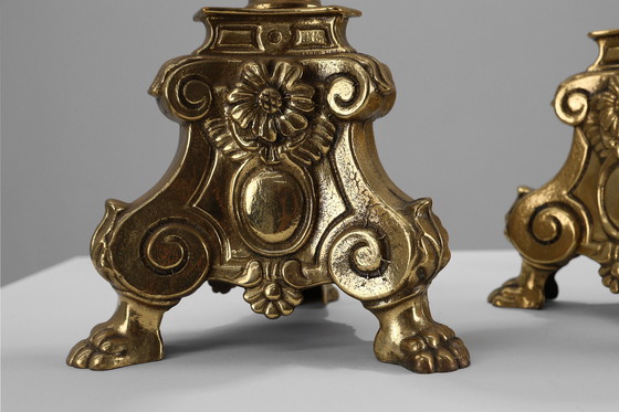 Image 1 of Paar grote antieke gedecoreerde bronzen kerkkandelaars, Frankrijk ca. 1900