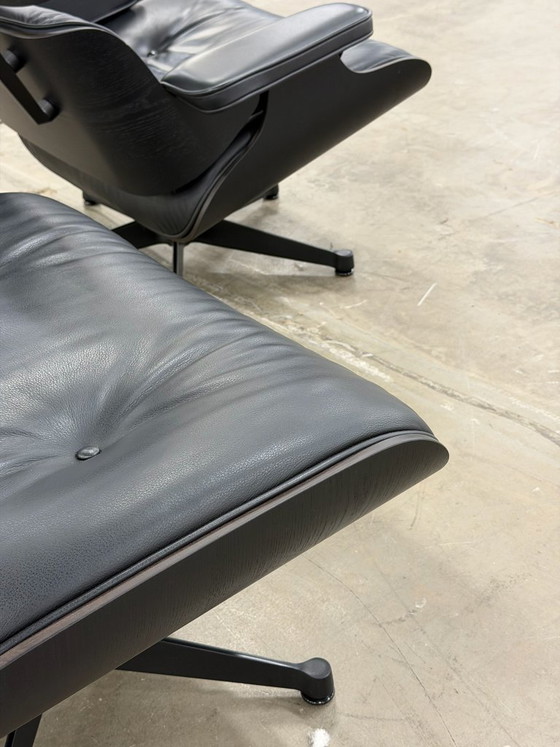 Image 1 of Fauteuil lounge Vitra Eames | Repose-pieds | Noir intégral |