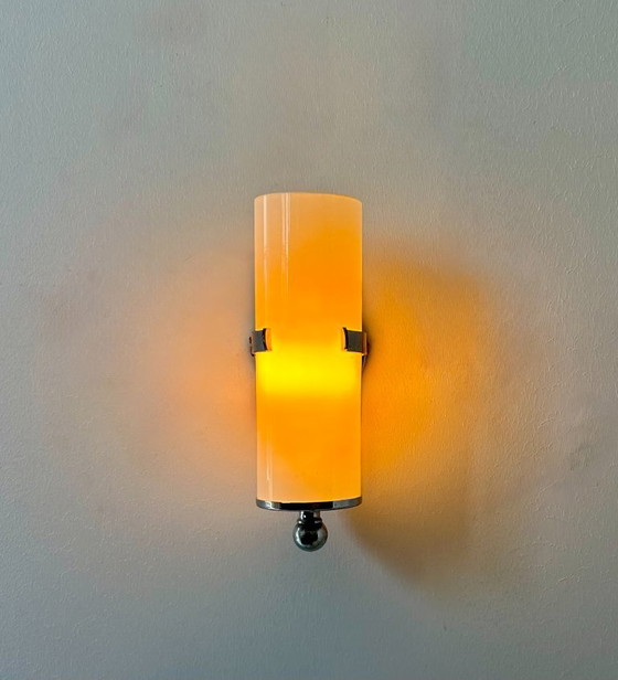 Image 1 of Wandlamp in verchroomd metaal en opaline, Frankrijk 1970