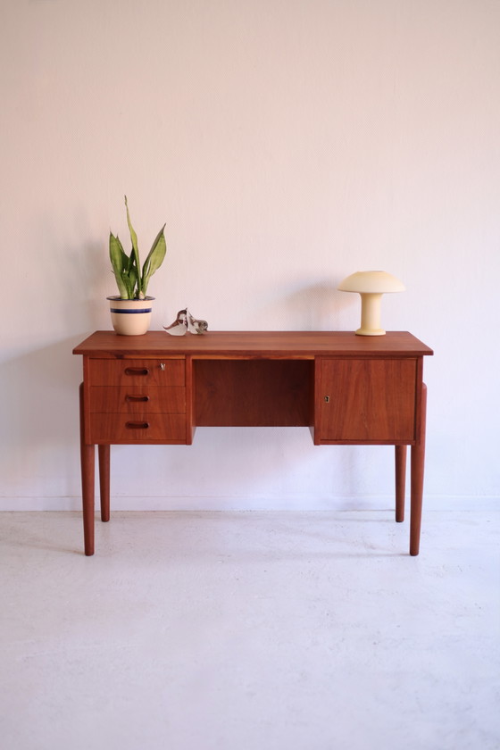 Dänischer Schreibtisch aus den 1960er Jahren – Wood (photo 8 of 11)