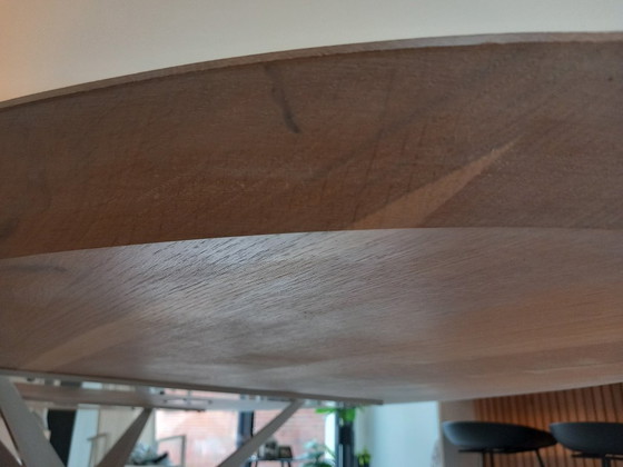 Image 1 of Table ovale Seuren 2,40/1,10 avec plateau en chêne massif et piètement papillon