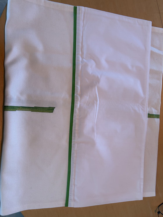 Image 1 of Uniek handgeborduurd tafelkleed