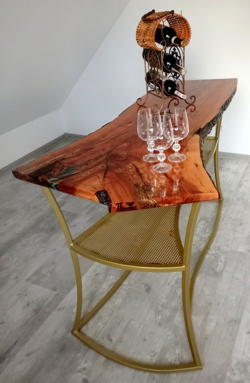 Oro del Perú | Consola exclusiva de madera de manzano con resina luminiscente turquesa y base dorada
