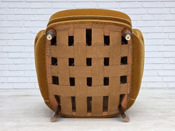 Image 1 of Fauteuil relax danois des années 1960, revêtement d'origine en velours jaune miel.