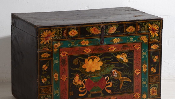 Antique Chinese painted trunk in pine wood – China, circa 1900 – Storage cabinet, Iron (photo 3 of 40)