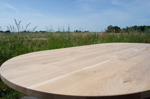 Table de salle à manger industrielle en chêne - forme de pilule