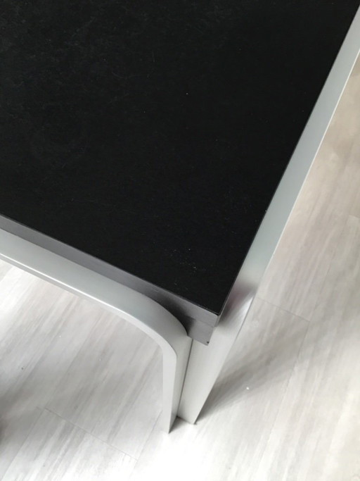 Pastoe dining table TM 6210 Pierre Mazairac – eettafels, Aluminium (photo 2 of 5)