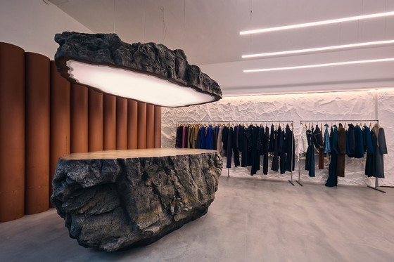 Image 1 of Op maat gemaakte sculpturale toonbankset met zwevende LED-verlichting – Concept Store / Gallery Pieces