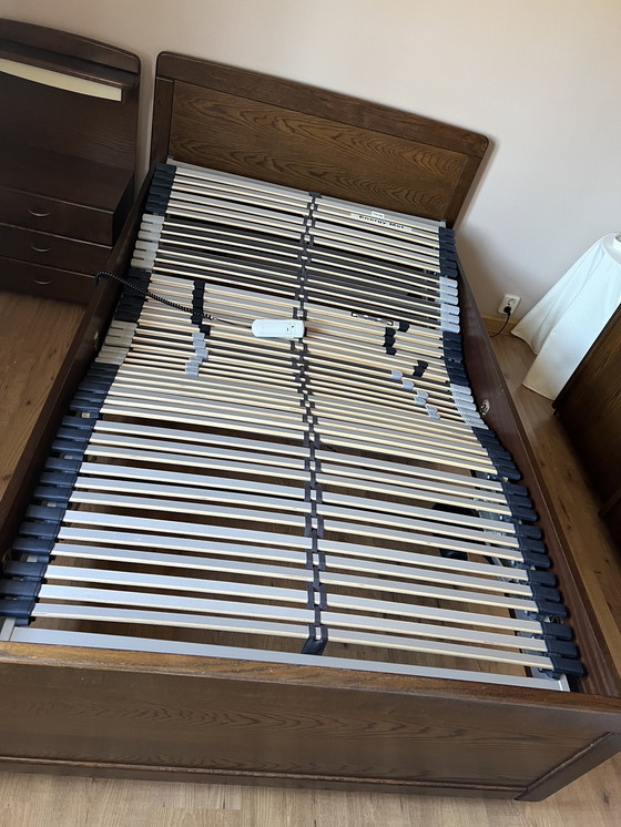 Image 1 of Lit électrique simple avec table de chevet et armoire