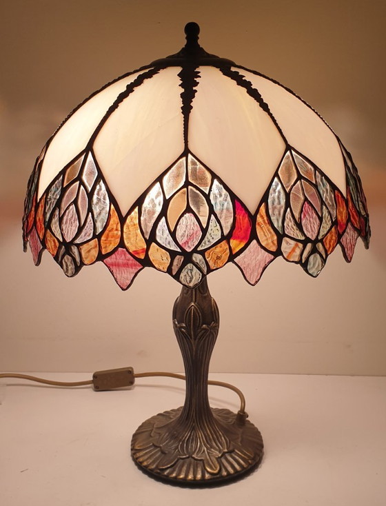 Image 1 of Large (52cm) Tiffany Stained Glass Table Lamp Peacock Feathers
