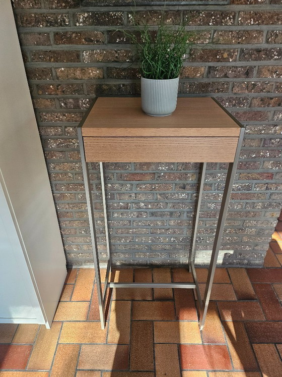 Image 1 of Table d'appoint moderne avec tiroir