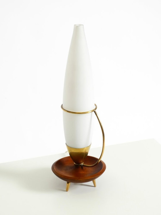 Image 1 of Large, beautiful Mid-Century Modern table lamp made of brass and teak, with a frosted glass shade | 42 cm | 16,5"