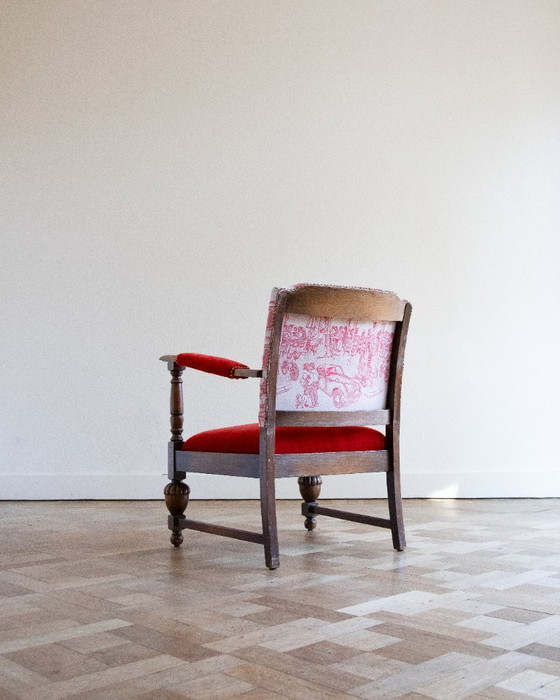 Image 1 of Fauteuil de style Louis XV – Velours mohair rouge – Imprimé café parisien
