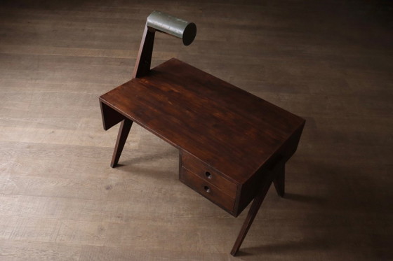 Bureau van Pierre Jeanneret met geïntegreerde lamp, Chandigarh, jaren 1950 – Wood (photo 8 of 18)