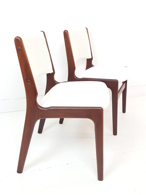 Image 1 of 8 sedie da tavolo da pranzo modello 89 di Erik Buch, in teak, appena rivestite
