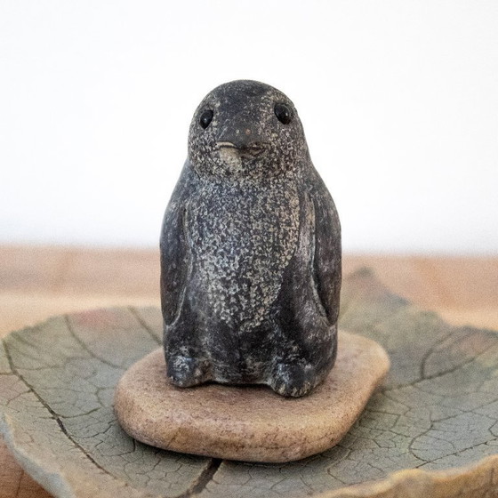 Image 1 of Statuetta vintage di pinguino cucciolo di Wolf Canada